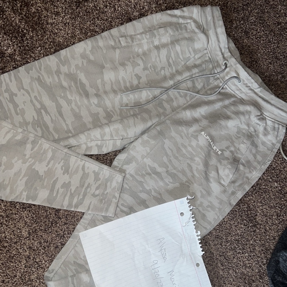 Alphalete joggers size M